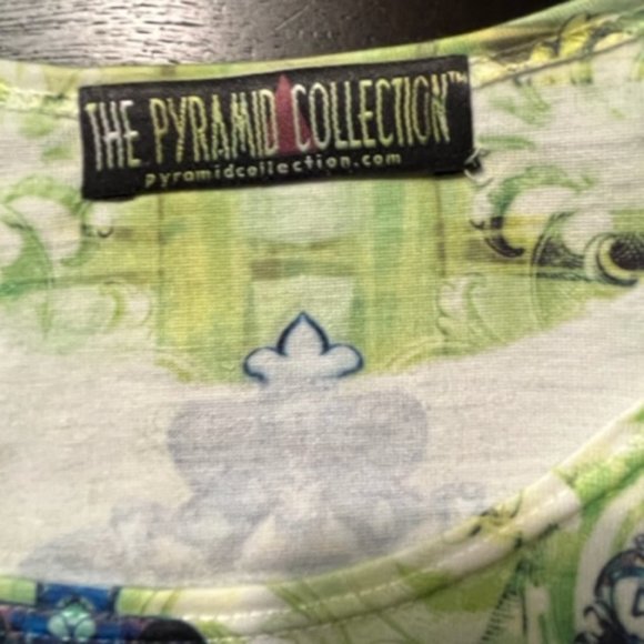 Pyramid Collection Cutout Shoulder Wild Medallion Print Top size small - Picture 3 of 6